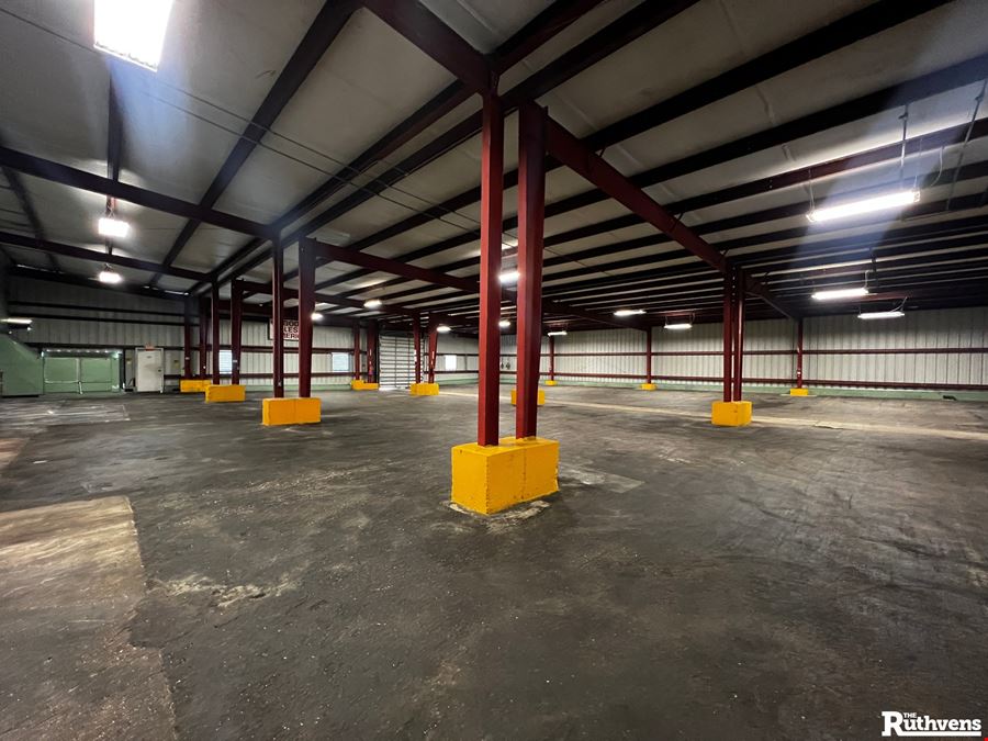 Warehouse in Frostproof