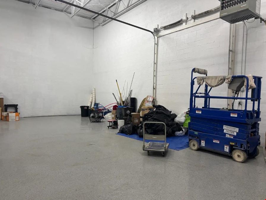 High Bay Warehouse with Overhead Door Access