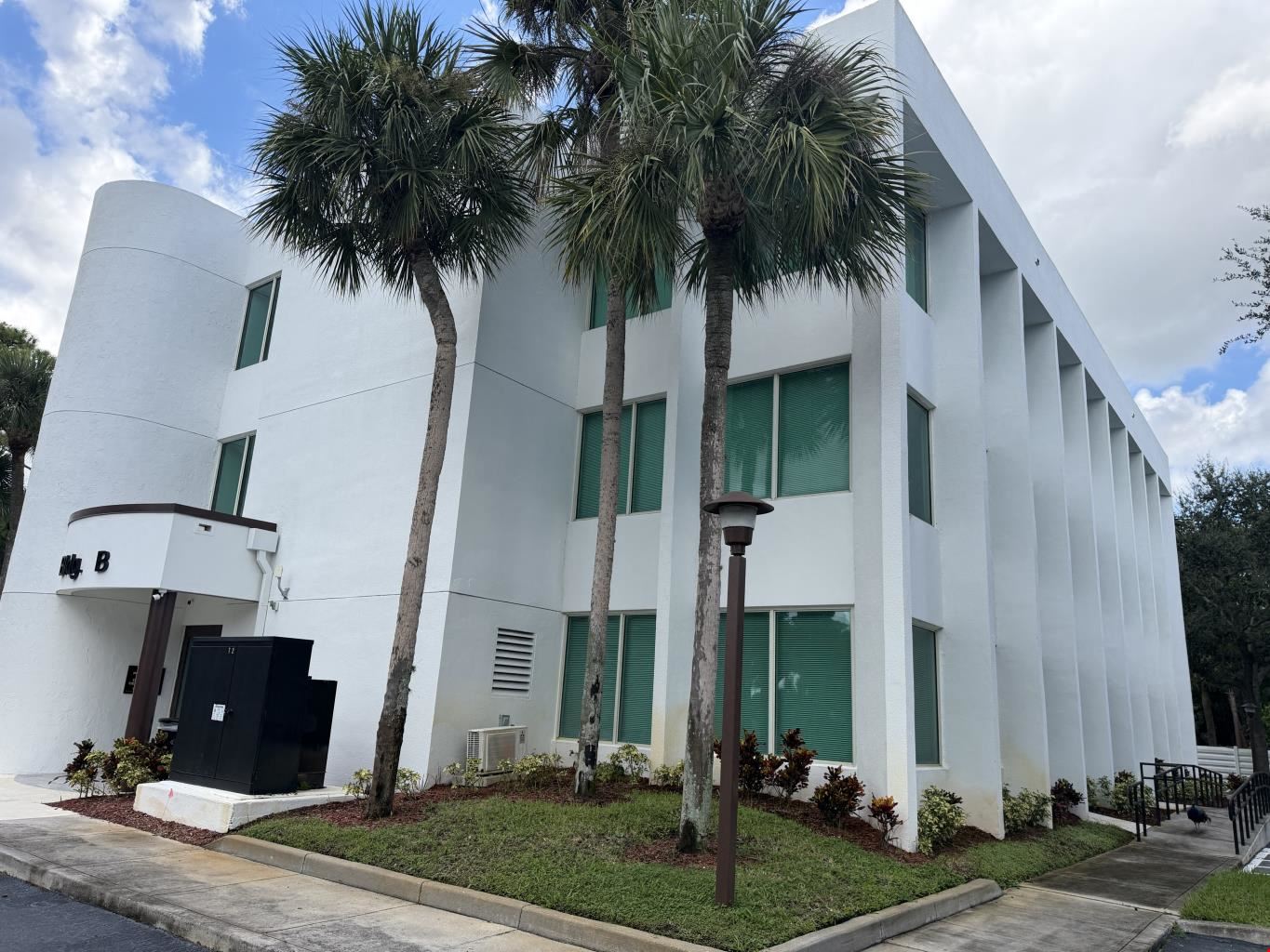 1743 SF Suite 203 D Professional and Medical Office Space