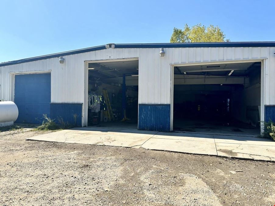 Industrial Zoned Warehouse in City of Lansing For Sale