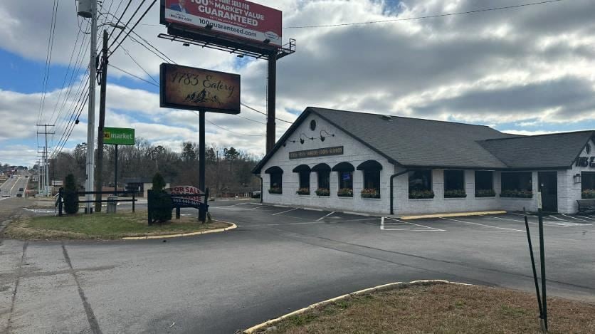 Full Service Restaurant Opportunity: Sale/Lease