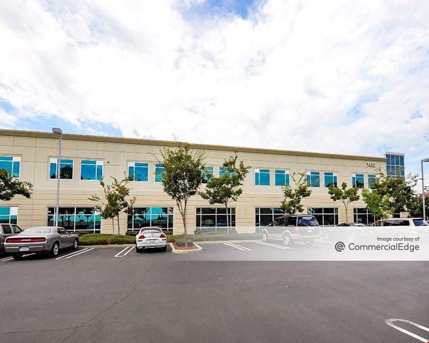 Blue Oaks Corporate Center