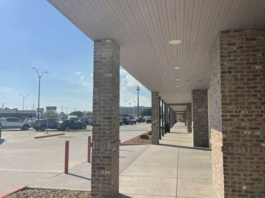 Colonial Plaza Shopping Center For Lease