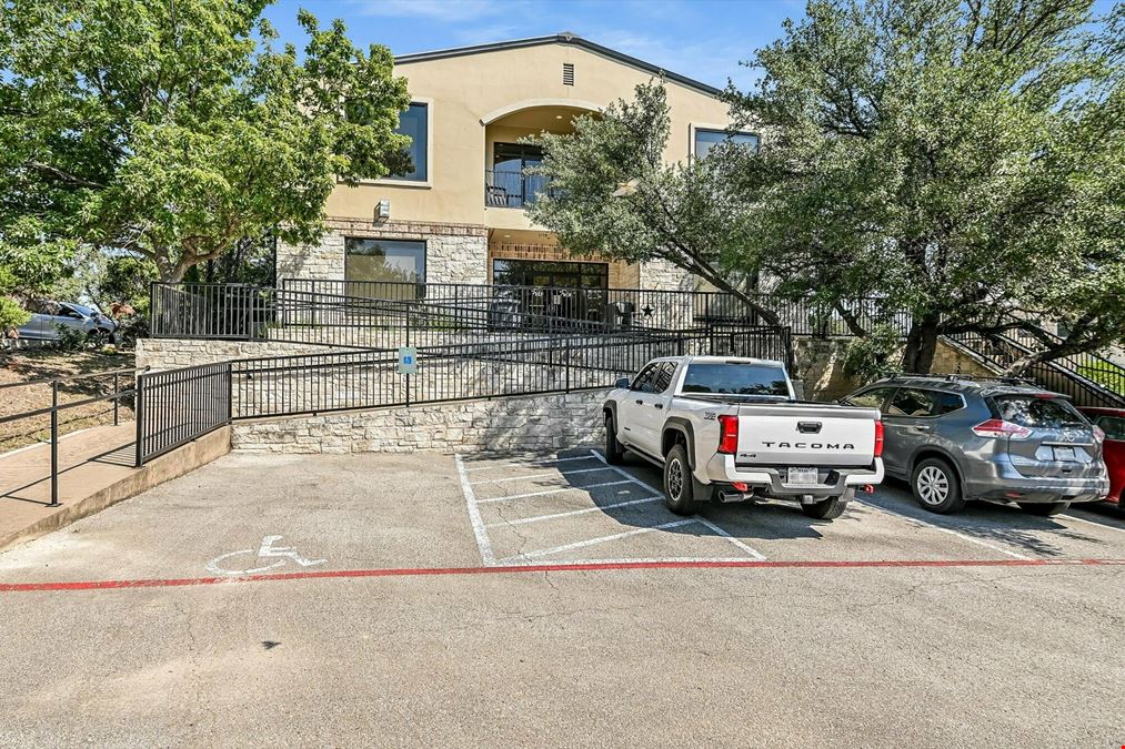 7 Lakeway Centre CT