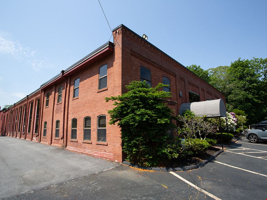 63 Great Rd | Suite 204