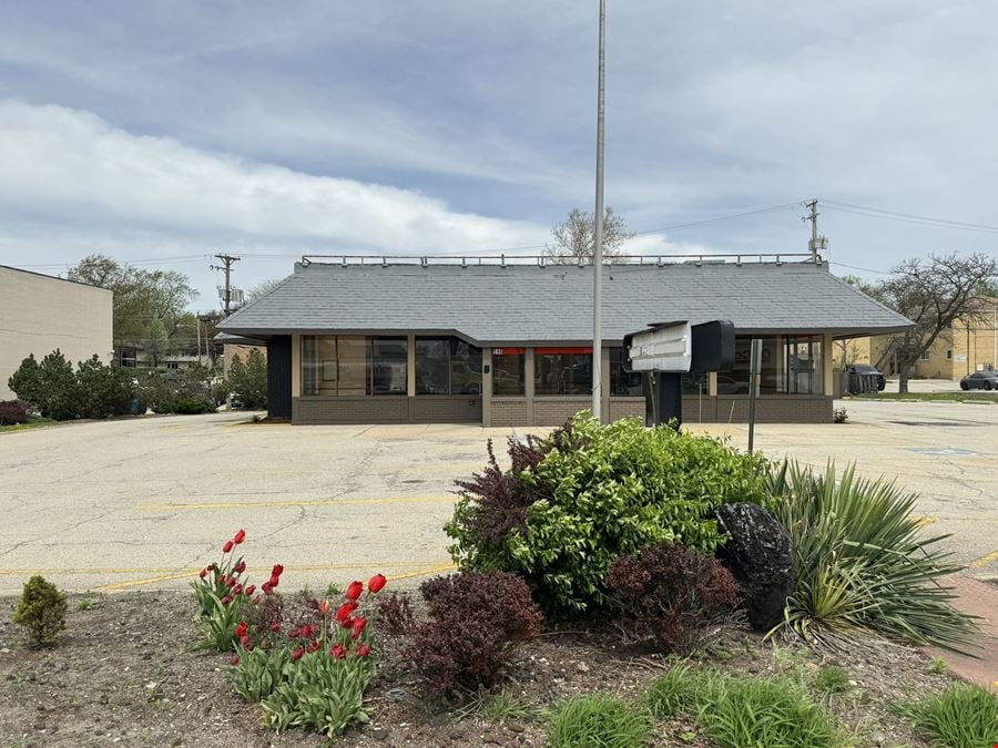 590 Roosevelt Road
