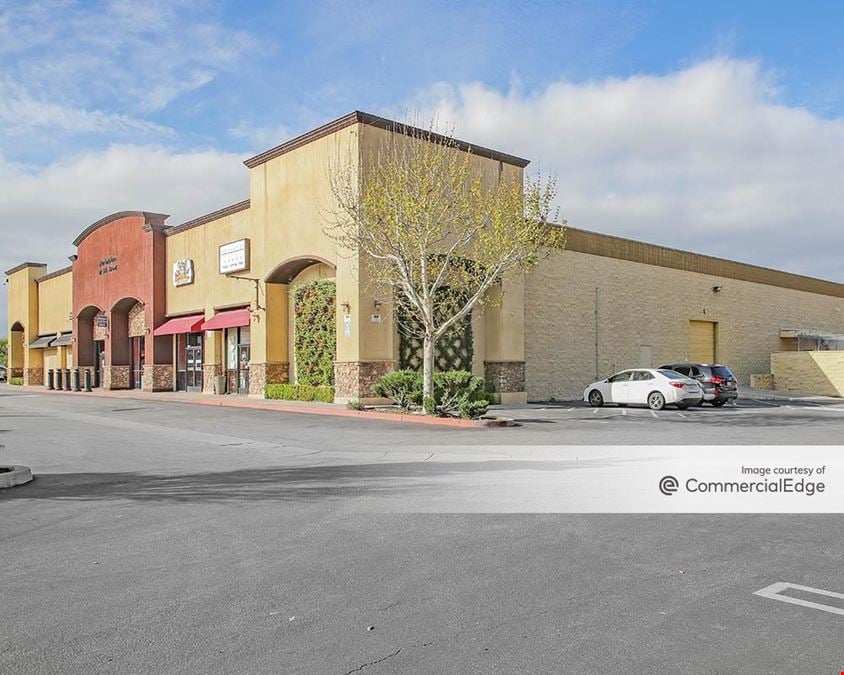 Marketplace at 5th Street Shopping Center