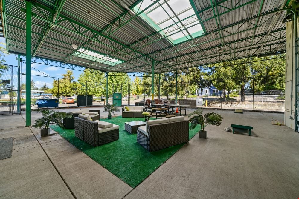 High Visibility Office/Retail Opportunity