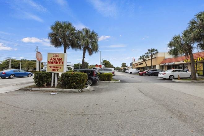 Preview of Retail space for Rent at 3226 W Hillsboro Blvd