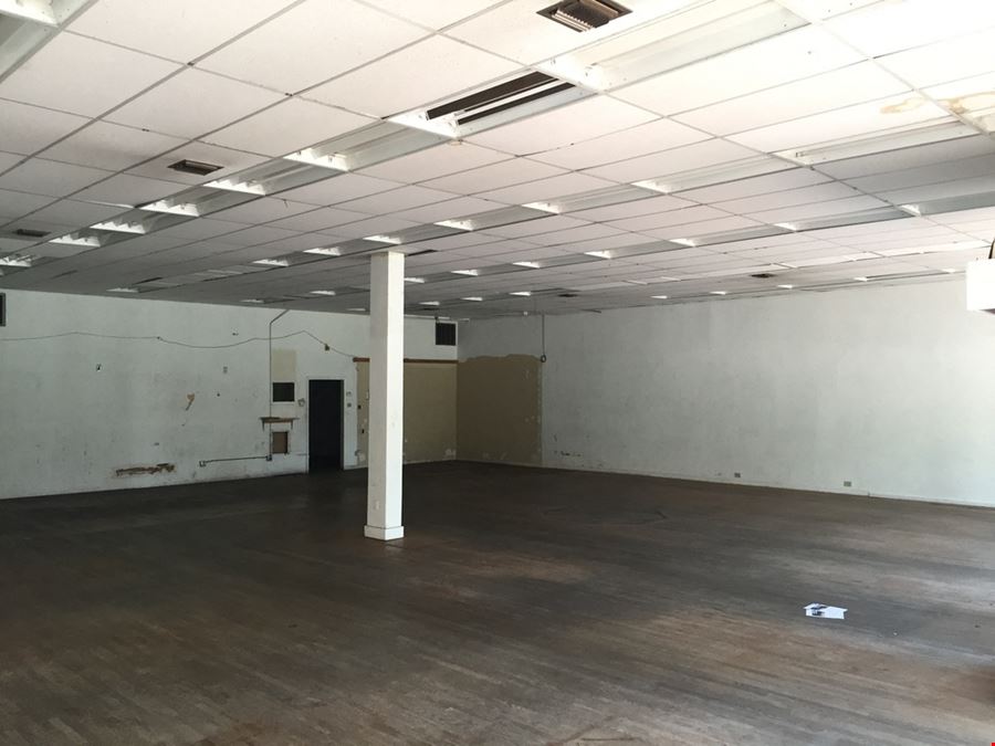 Retail/Office Spaces w/ Parking & TI's Available