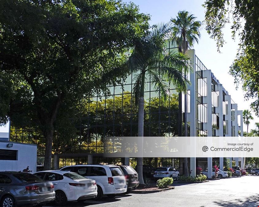 Commerce Pointe Gold