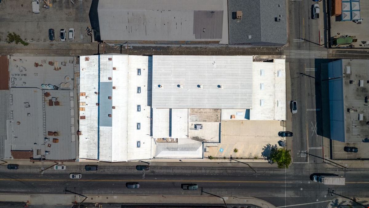 2049-2053 E 38th
