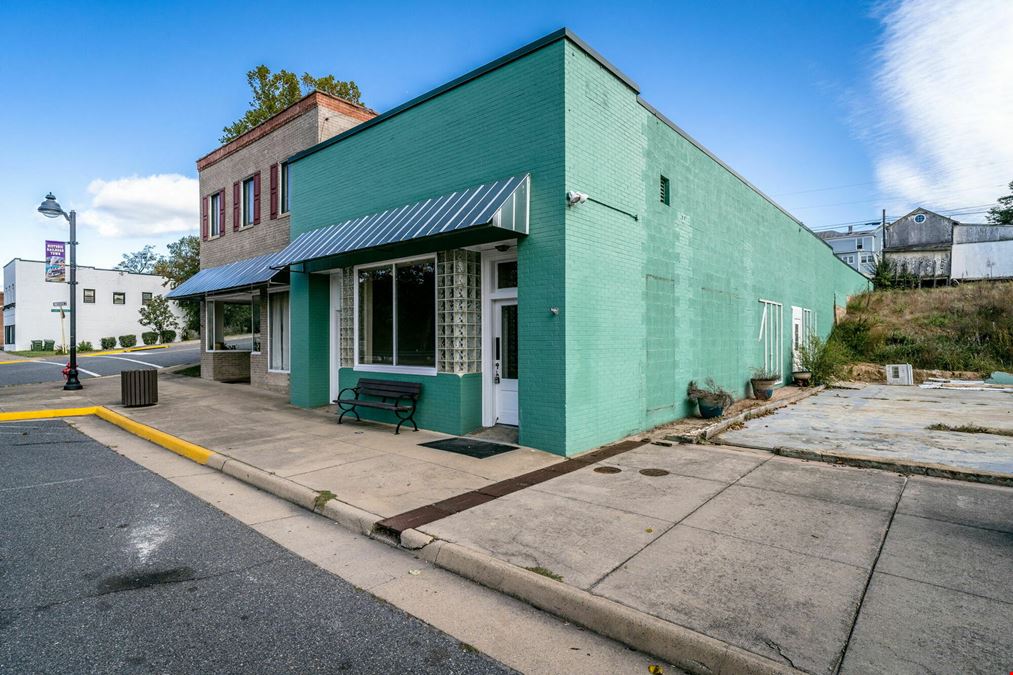 TWO RENOVATED OFFICE SPACES AVAILABLE IN DOWNTOWN SHENANDOAH