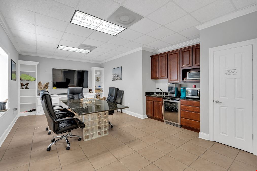 3821 Day Street