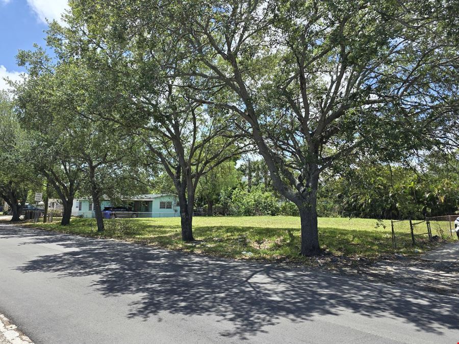 Residential Land in Fort Lauderdale 8975 SQFT