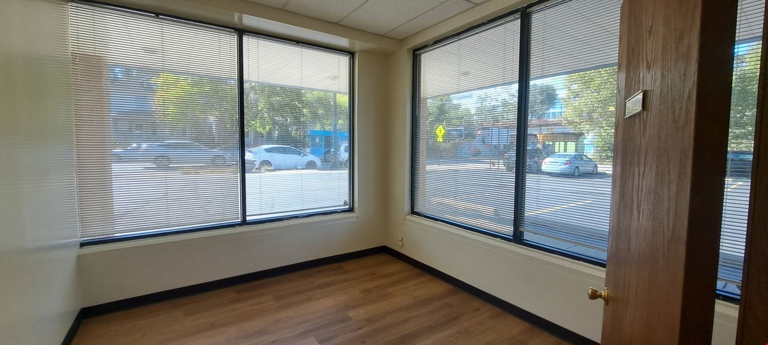 Ravenswood Center Retail | Last Unit Available