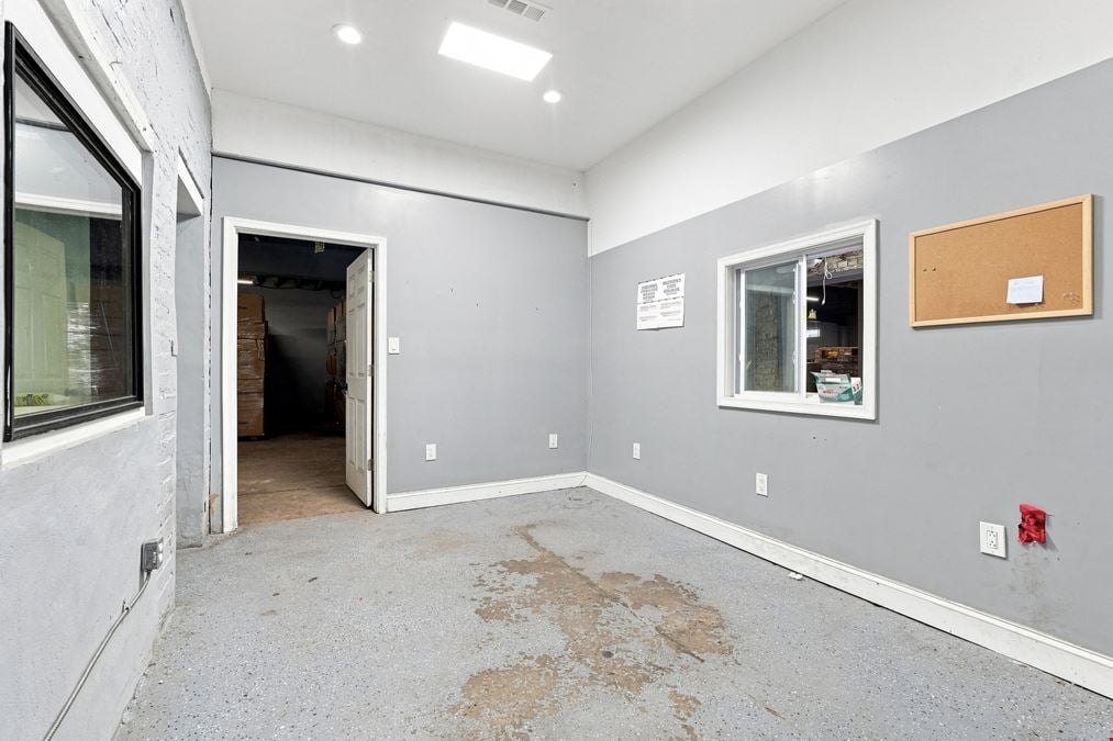 3301 Tulip St