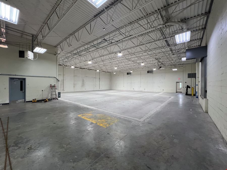 CLASS A OFFICE/WAREHOUSE ON 5.9± ACRES