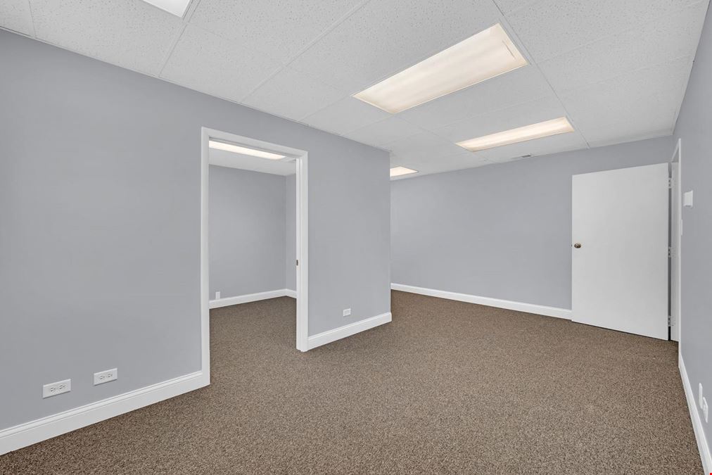 29W030 Main St, Unit 202, Warrenville, IL, 60555