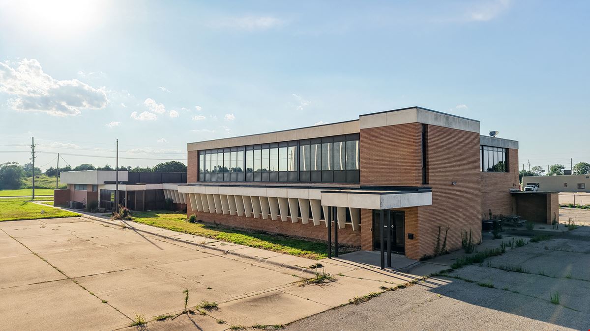 Versatile Flex Space with Office, Warehouse, and Storage