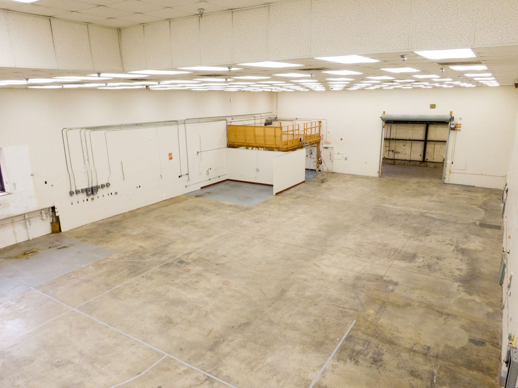 FOR LEASE -  4000, MEMORIAL PKWY - WAREHOUSE SPACE 54,000 SF