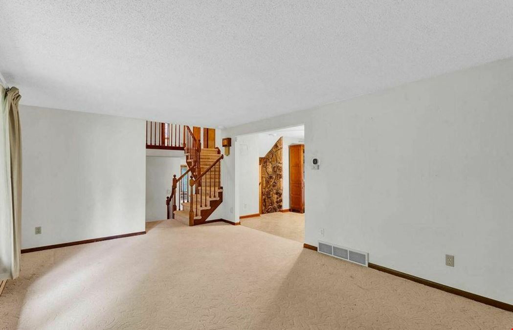 1940 Dodge Rd - 3 Bedroom/2.5 Bathrooms Split Level 1,837 SF Home