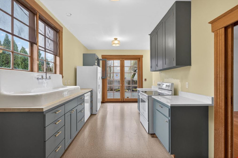 317 NE Sacramento St, Portland, OR 97212