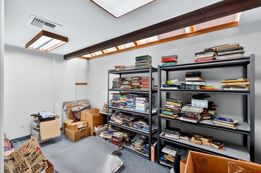 950 W. Ironwood Dr. #5