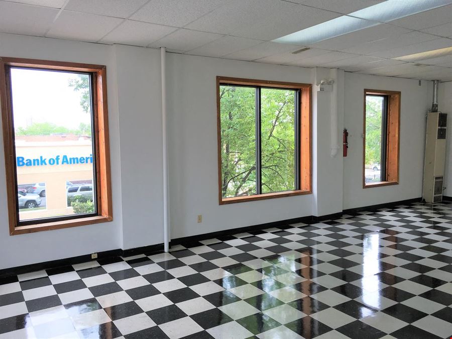 CHICAGO LARGE OFFICE & CORNER SPACE (SECOND FLOOR) (Chicago)