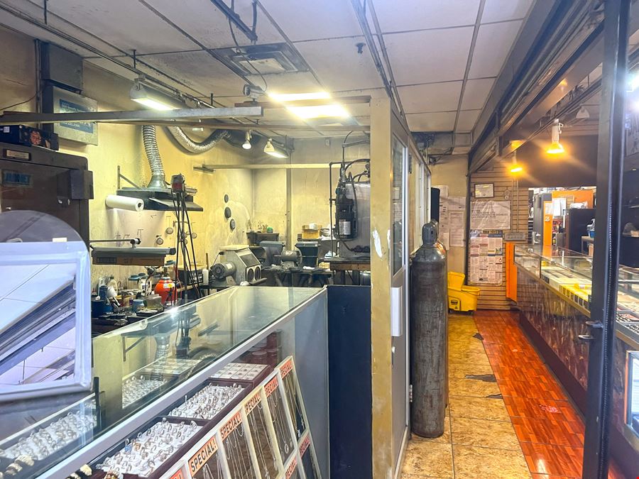 800 - 1,600 SF | 510 Fulton Street | Rare Retail Storefront at the Heart of Fulton Mall for Sublease