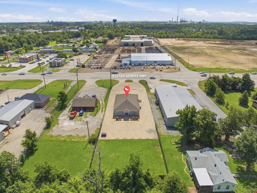 Turn-key, Standalone Retail / Office Building with Ample Parking