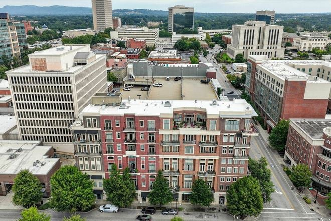 Preview of Office space for Rent at 101 E Mcbee Ave