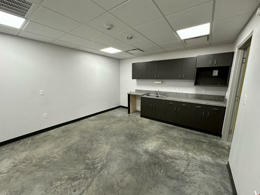 10420 W. I-40 - Service Bay/Flex Industrial Space Available With Land