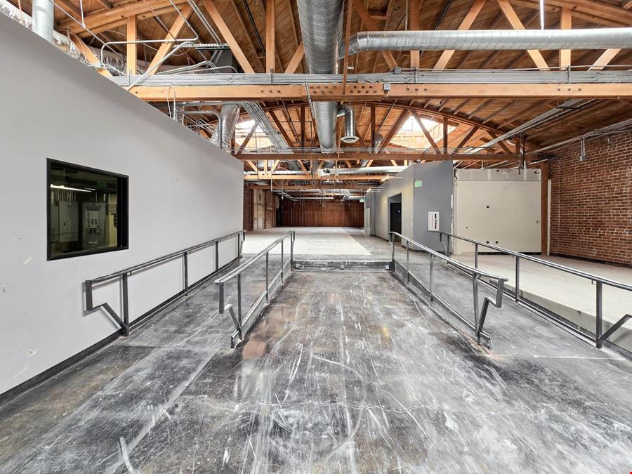 Lindblade Media Center