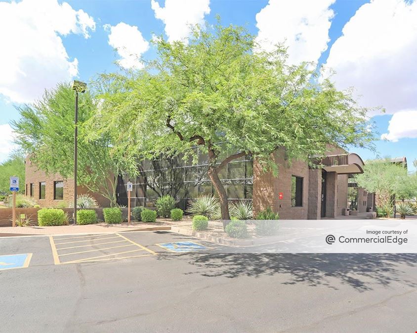 850 & 858 West Elliot Road