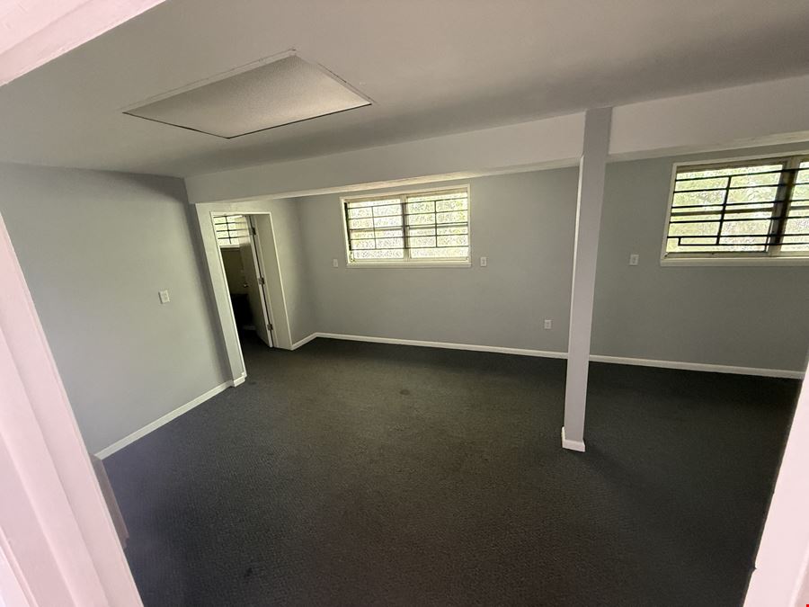 Warehouse Facility on 1+ Acre Lot