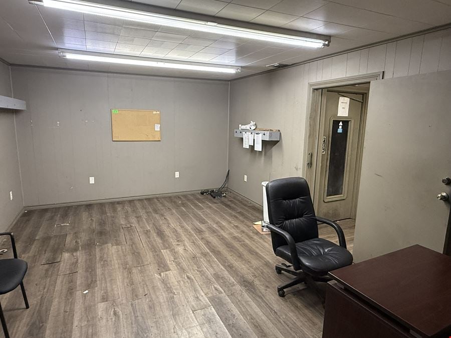 5,475 SF Office/Shop on 1.75 Acres