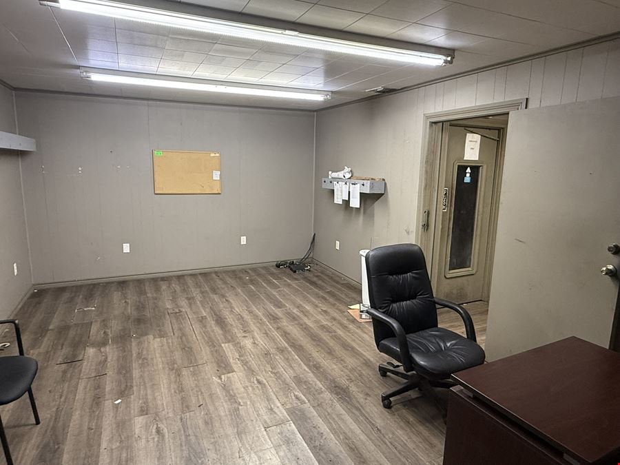 5,475 SF Office/Shop on 1.75 Acres