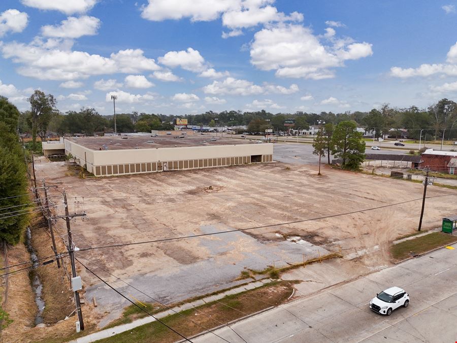 Highly Visible ±62,999 SF Retail Building on Florida Blvd