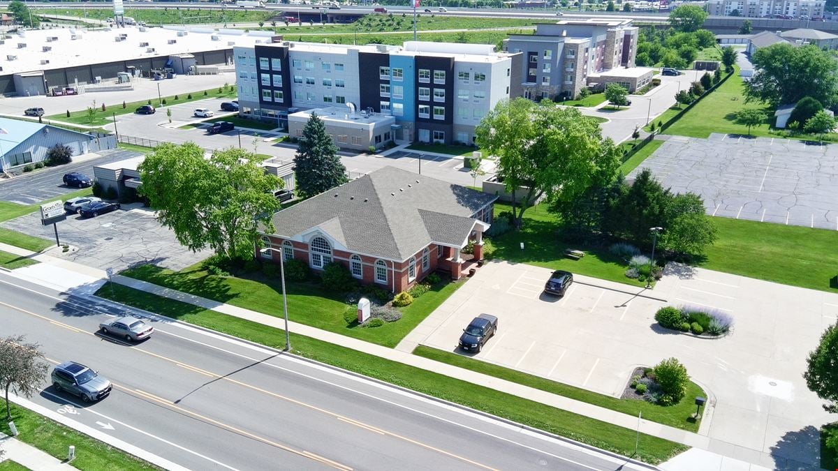 2620 N Pontiac Dr