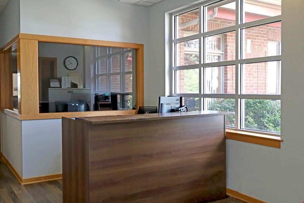 106 W Tolles Dr