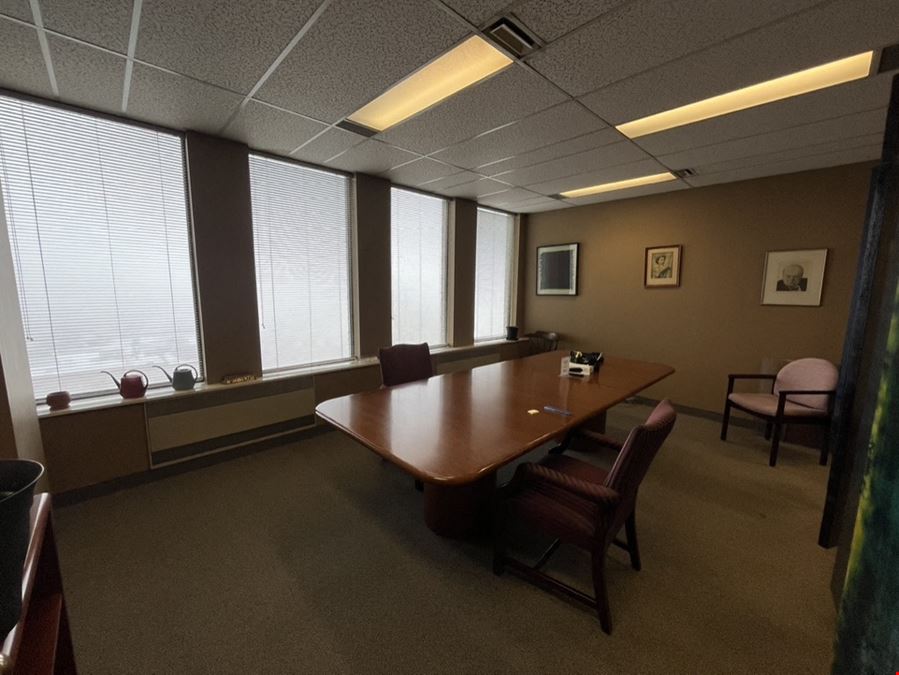 50 Queen Street N, Unit 820