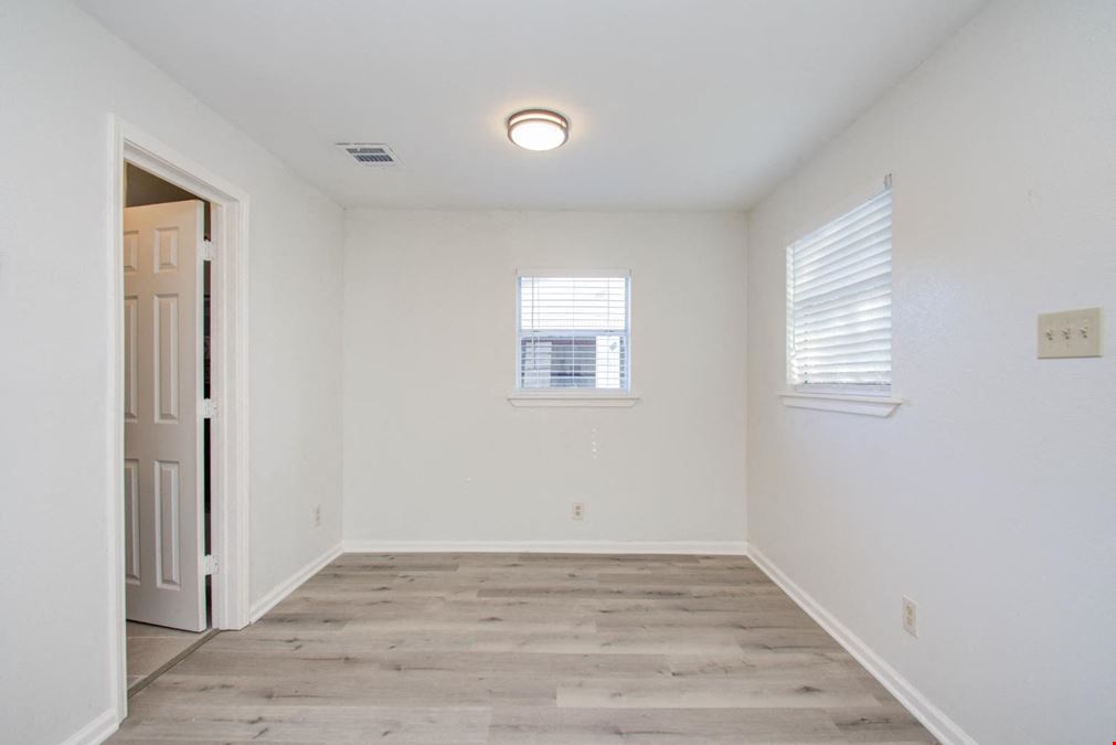 1051 W Little York Rd, Houston, TX 77091