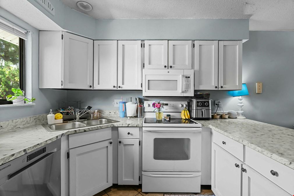 8942-8948 Eden Ave