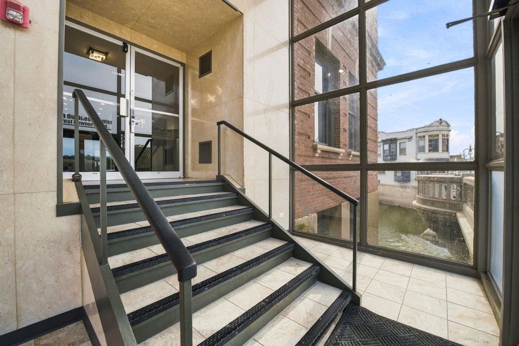 31 W Downer Pl, Aurora, IL 60506