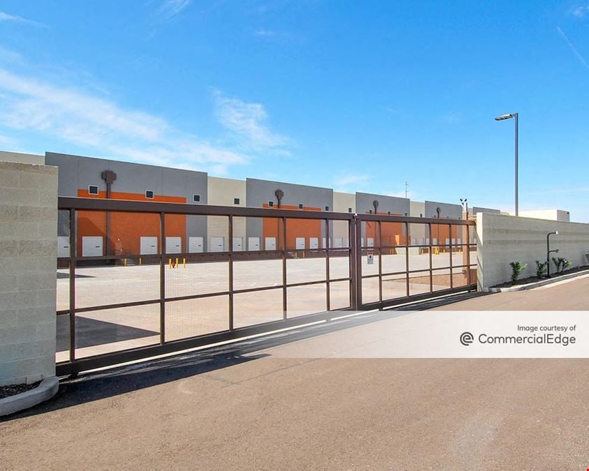 Loop 303 & Glendale Avenue Pads