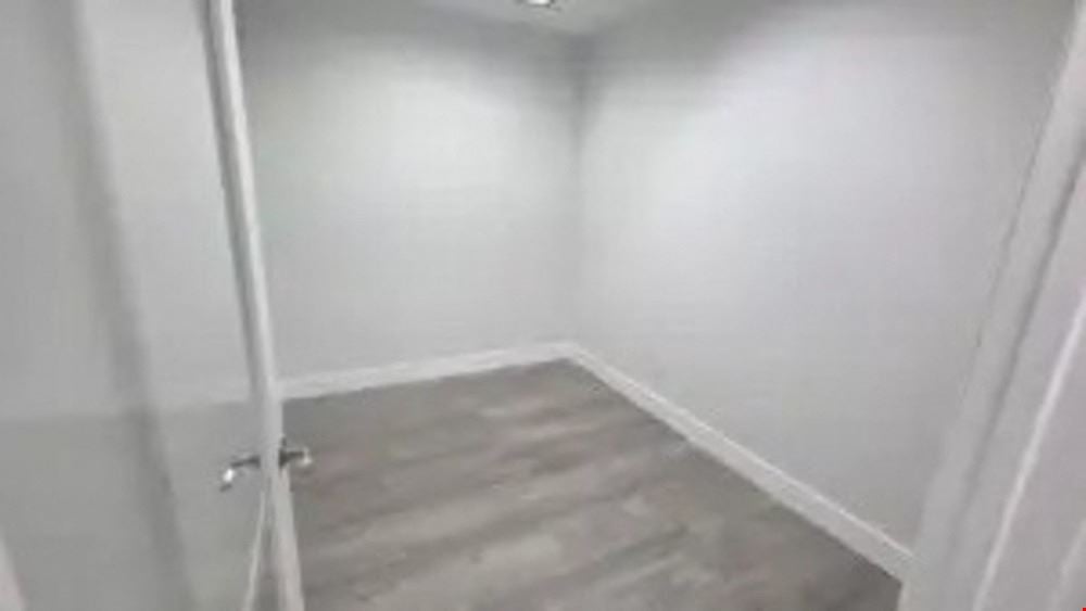 1736 SF Suite 203 PROFESSIONAL & MEDICAL OFFICE SPACE FOR LEASE
