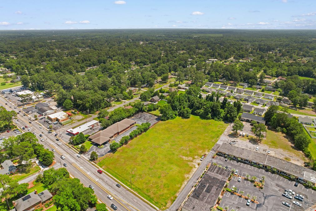 Commercial lot on 2nd Loop Rd.