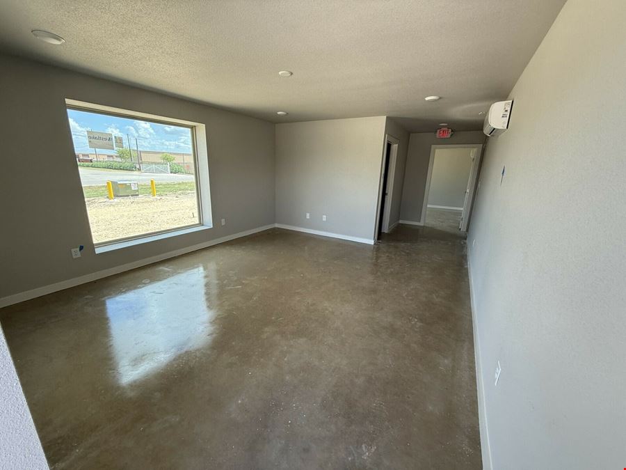 7990 Old Bastrop Rd - D&R Business Complex