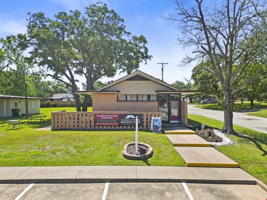 Versatile Mid-Century Office with Suites & Courtyard – Near Midtown & Texas A&M